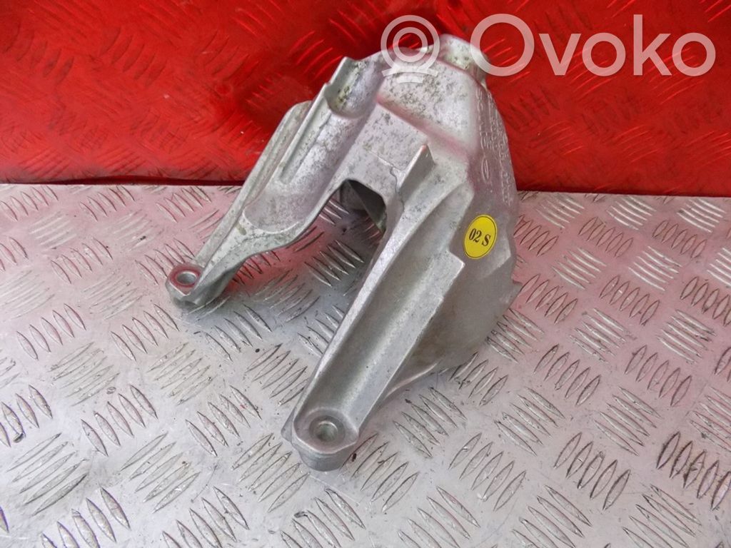 Audi A4 S4 B9 Engine mounting bracket 