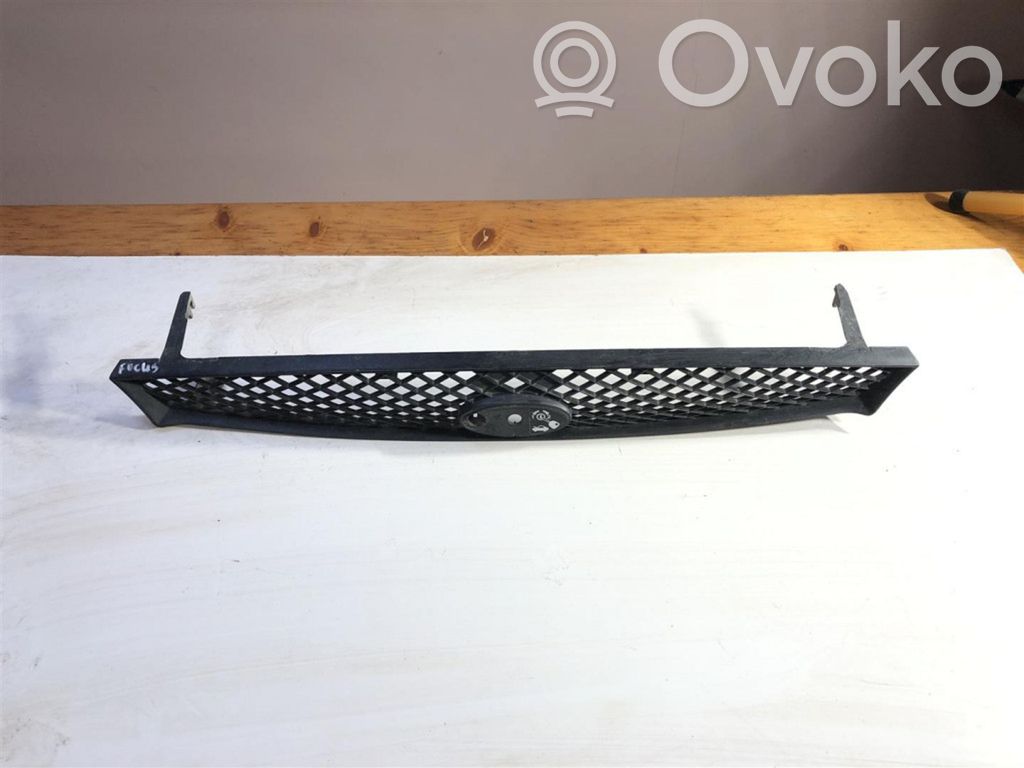 Ford Focus Front bumper upper radiator grill 