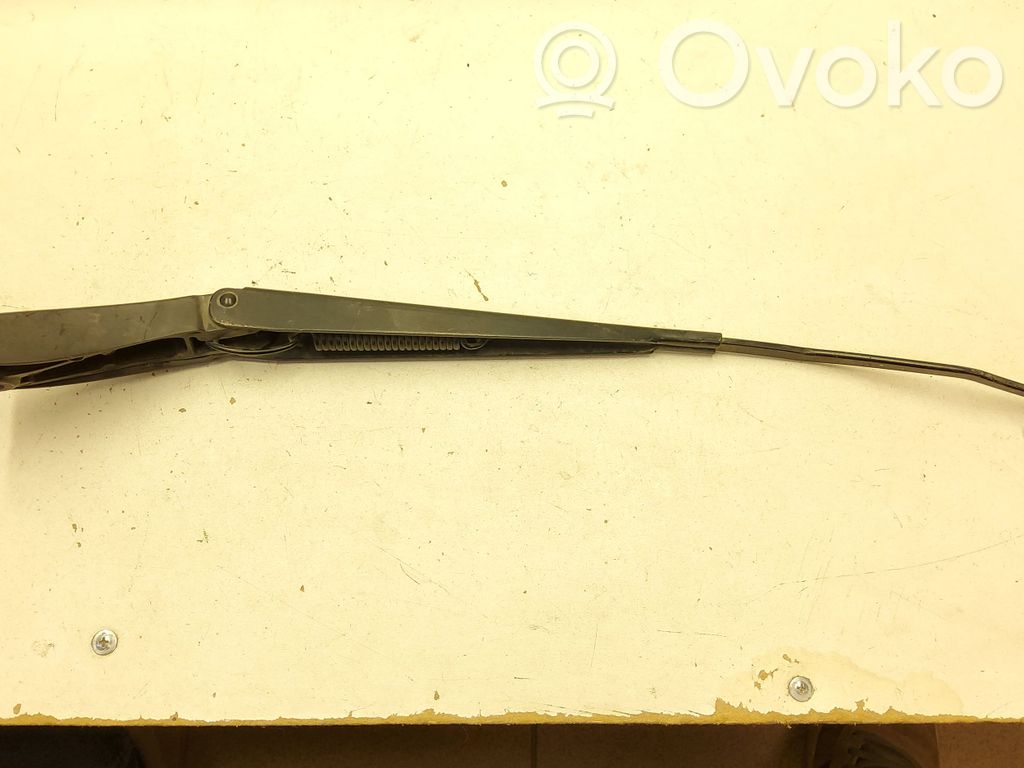 Volvo S80 Front wiper blade arm 