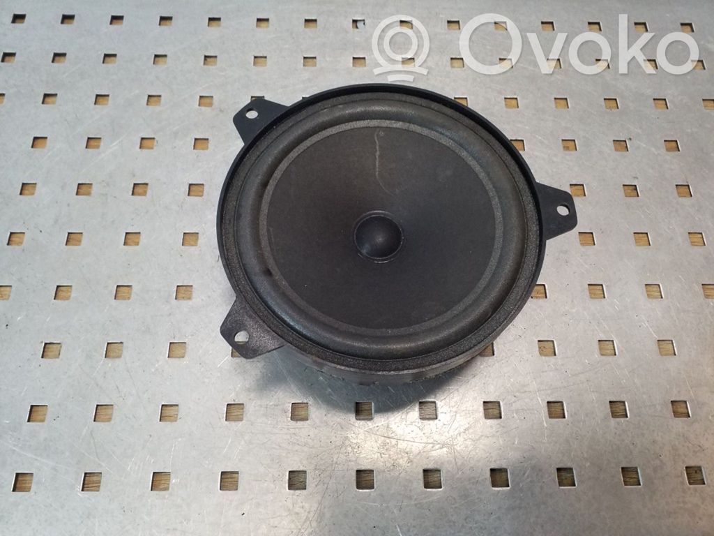 BMW 3 E46 Altavoz de la puerta trasera 