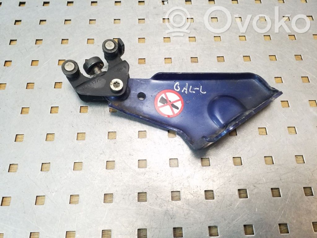 Renault Kangoo I Sliding door lower roller guide/hinge 
