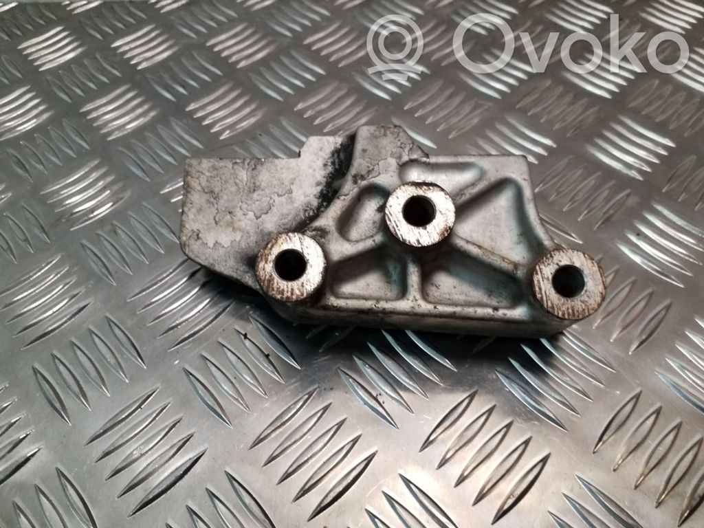Chrysler Voyager Engine mounting bracket 