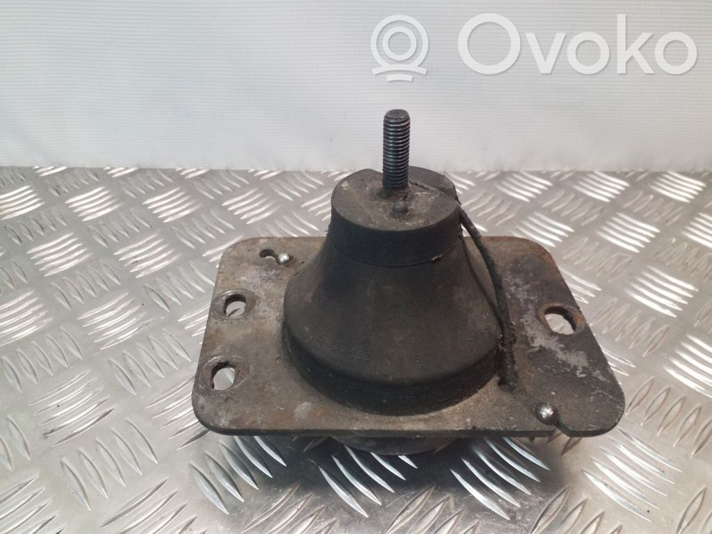 Opel Vivaro Engine mount bracket 