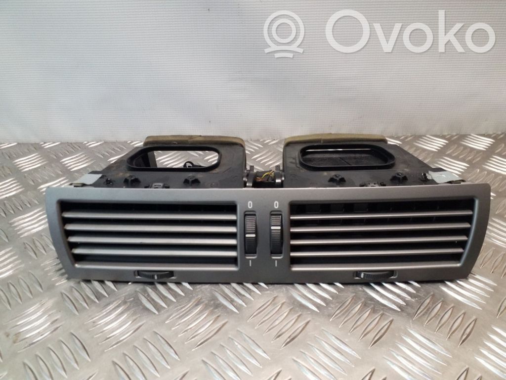 BMW 7 E65 E66 Centrinės oro grotelės 