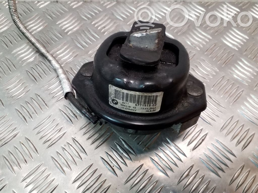 Engine mount bracket   677191802,686235