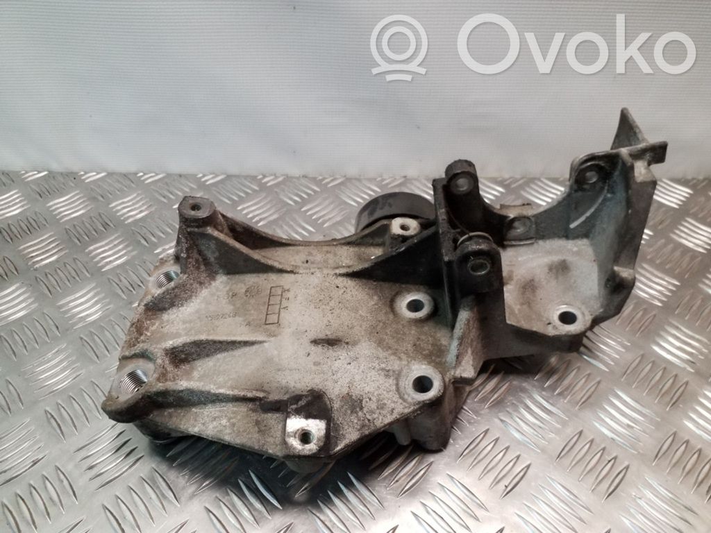 Saab 9-5 Generator/alternator bracket 