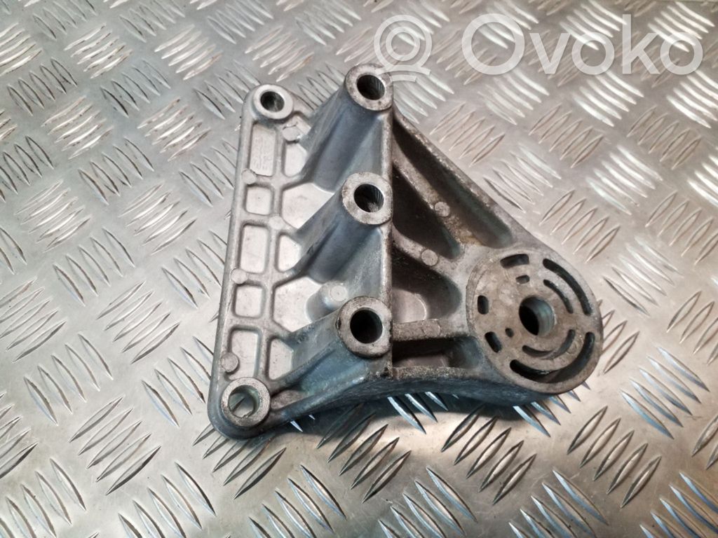 Saab 9-5 Engine mounting bracket 