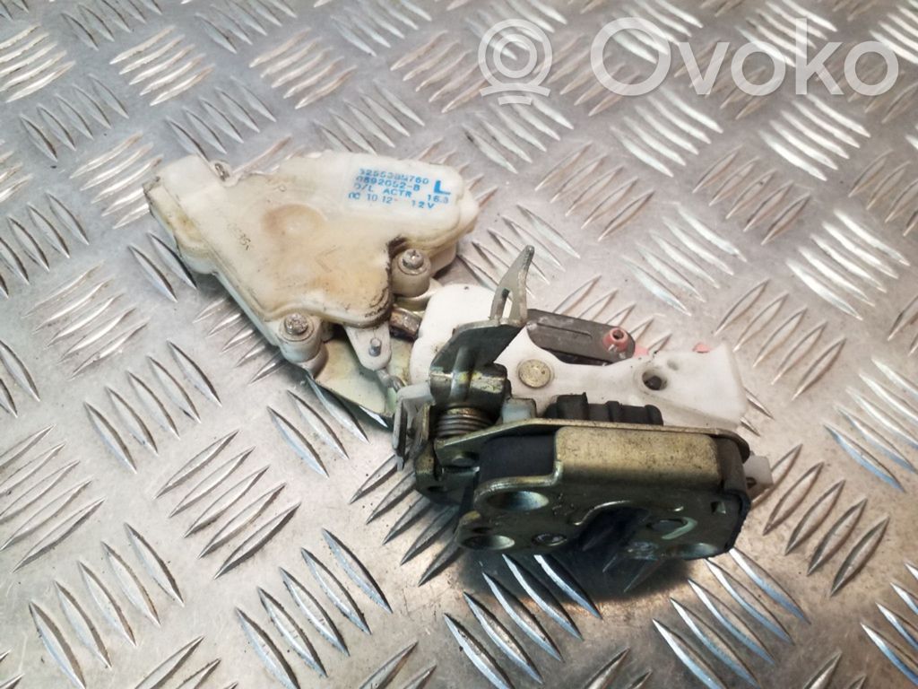 Nissan Almera Tino Zamek drzwi tylnych 