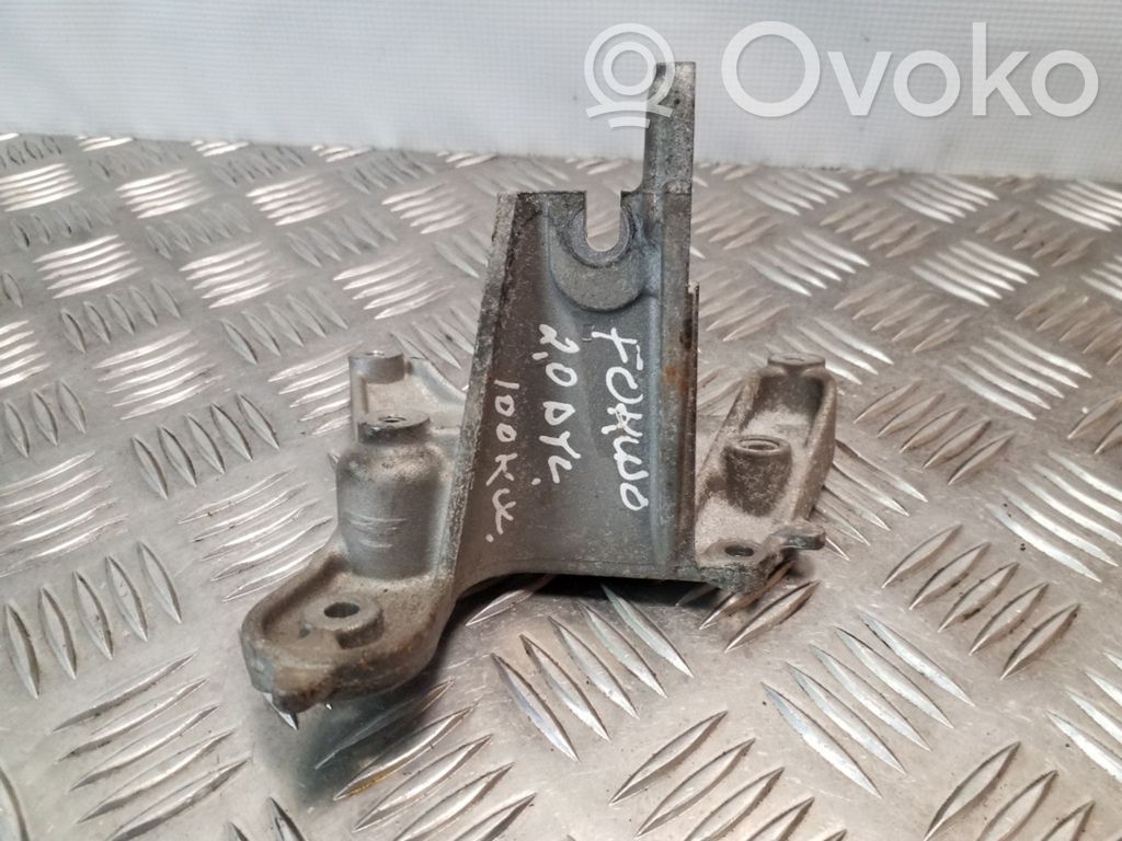 Ford Focus Engine mounting bracket 