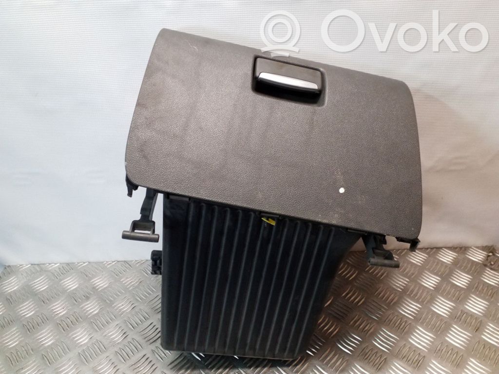 Ford Focus Daiktadėžės (bordačioko) komplektas 