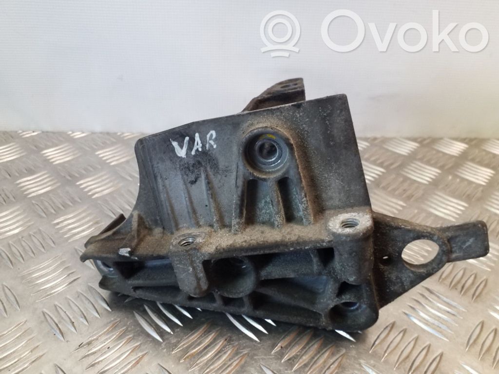 Nissan Juke I F15 Engine mounting bracket 