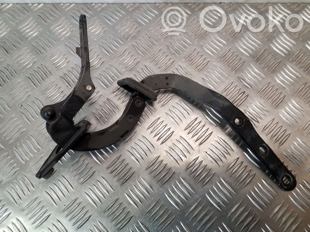 Tailgate/trunk/boot hinge   8643157