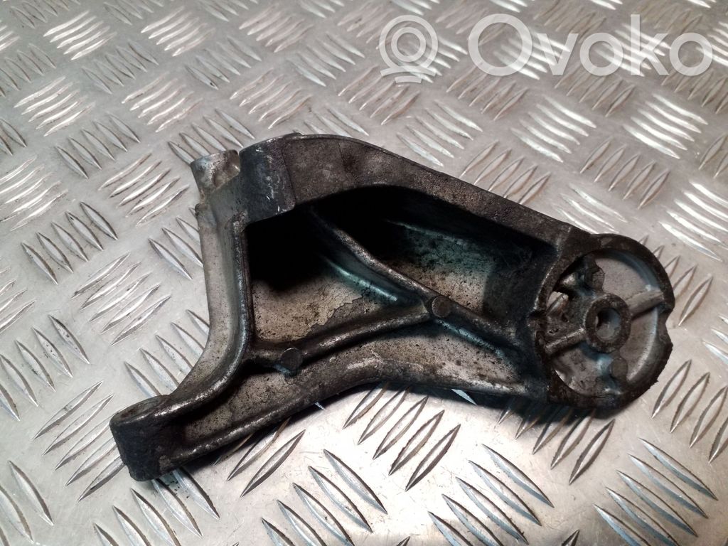Volvo S70  V70  V70 XC Engine mounting bracket 