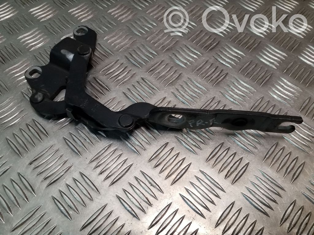 Engine bonnet/hood hinges