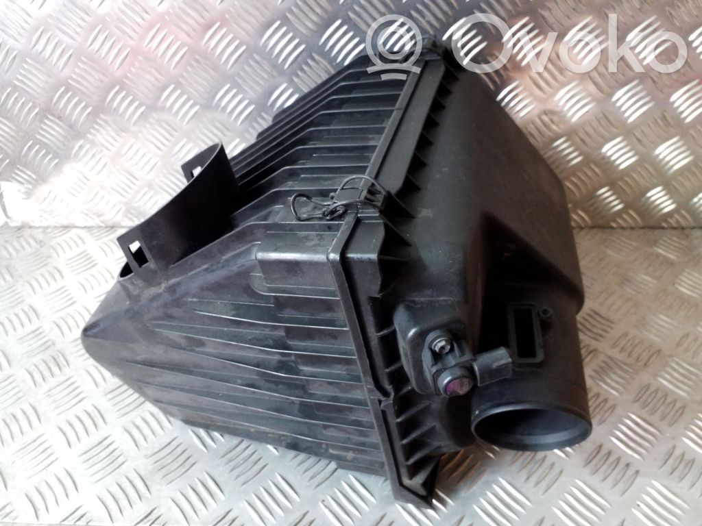 Dodge Nitro Air filter box 
