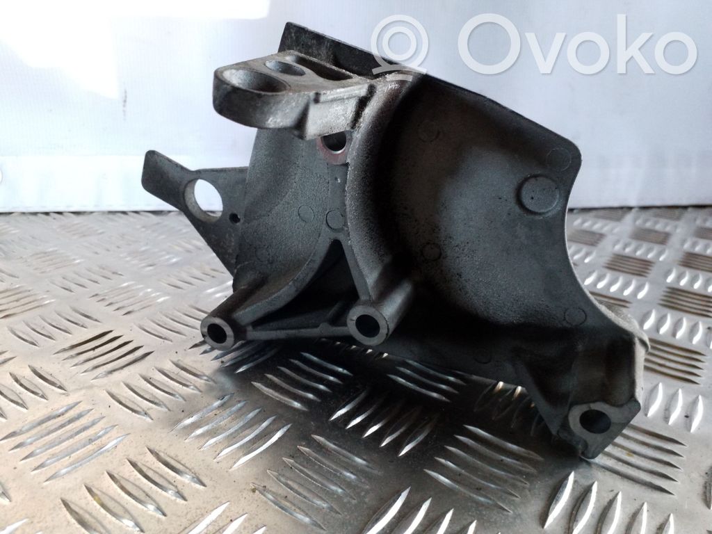 Nissan Juke I F15 Engine mounting bracket 