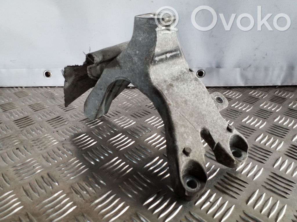 Audi A6 C7 Engine mounting bracket 