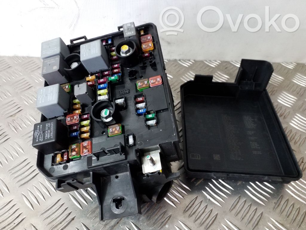 Opel Mokka Saugiklių blokas 