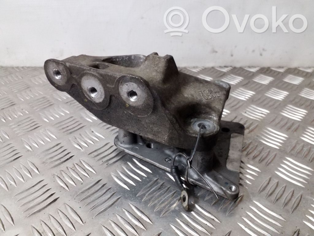 Engine mounting bracket   25947952