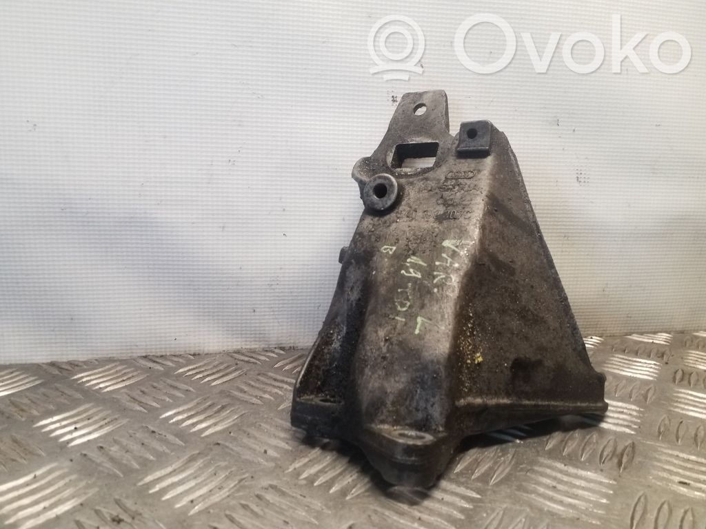 Audi 80 90 S2 B4 Engine mounting bracket 