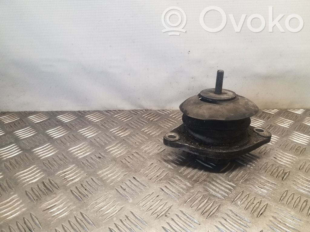 Audi 80 90 S2 B4 Engine mount bracket 