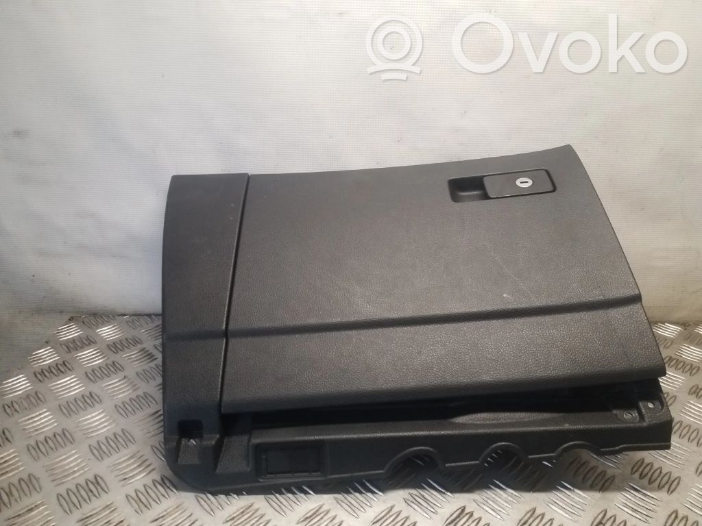 Volkswagen Sharan Schowek deski rozdzielczej 