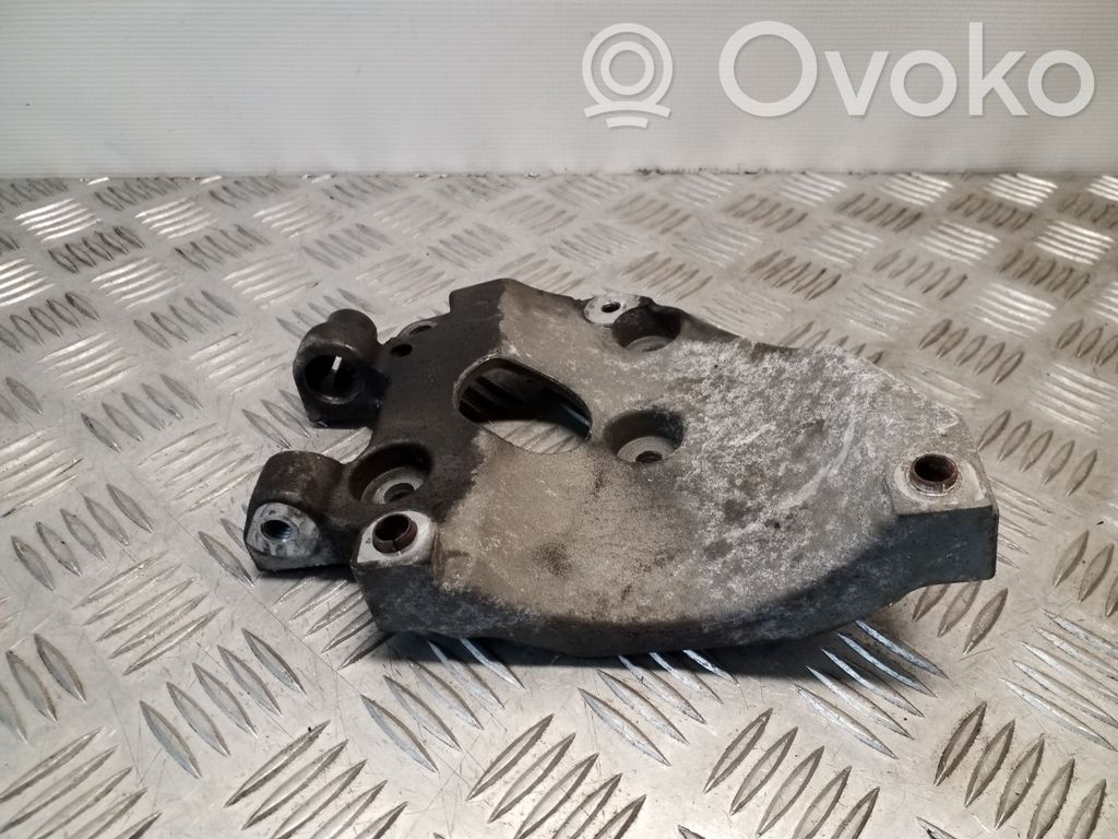 Volvo V40 Generator/alternator bracket 