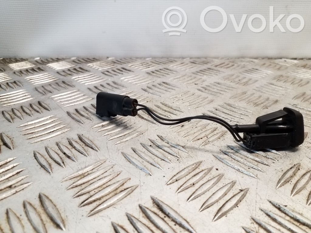 Ford Mondeo MK V Windshield washer spray nozzle 