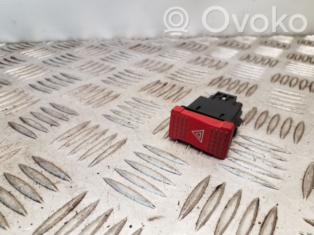 Iveco Daily 35 - 40.10 Hazard light switch 