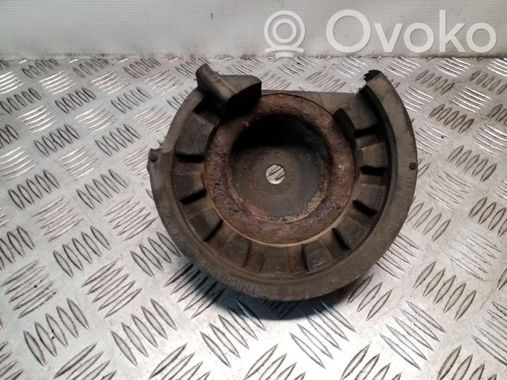 Opel Vivaro Coil spring mount 