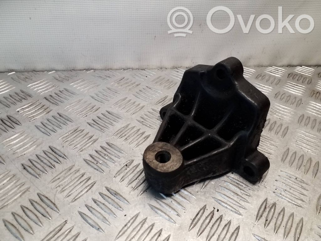 Engine mounting bracket   8200003829,91185625