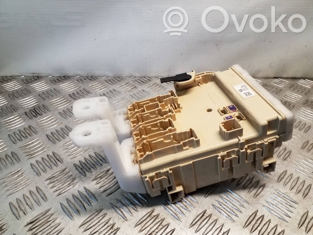 Toyota Auris E180 Módulo de fusible 