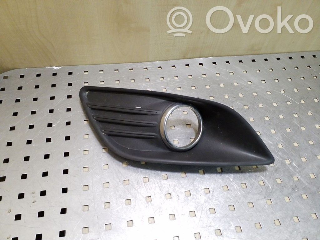 Ford Focus Etusumuvalon ritilä 