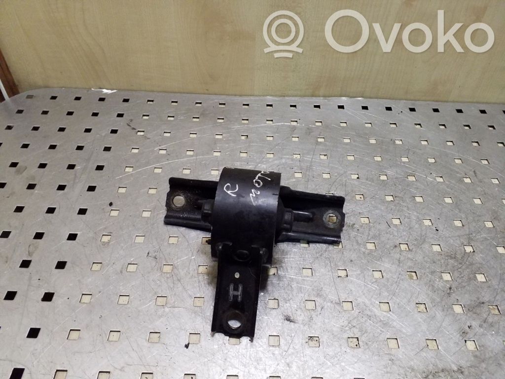 Mitsubishi Outlander Engine mount bracket 