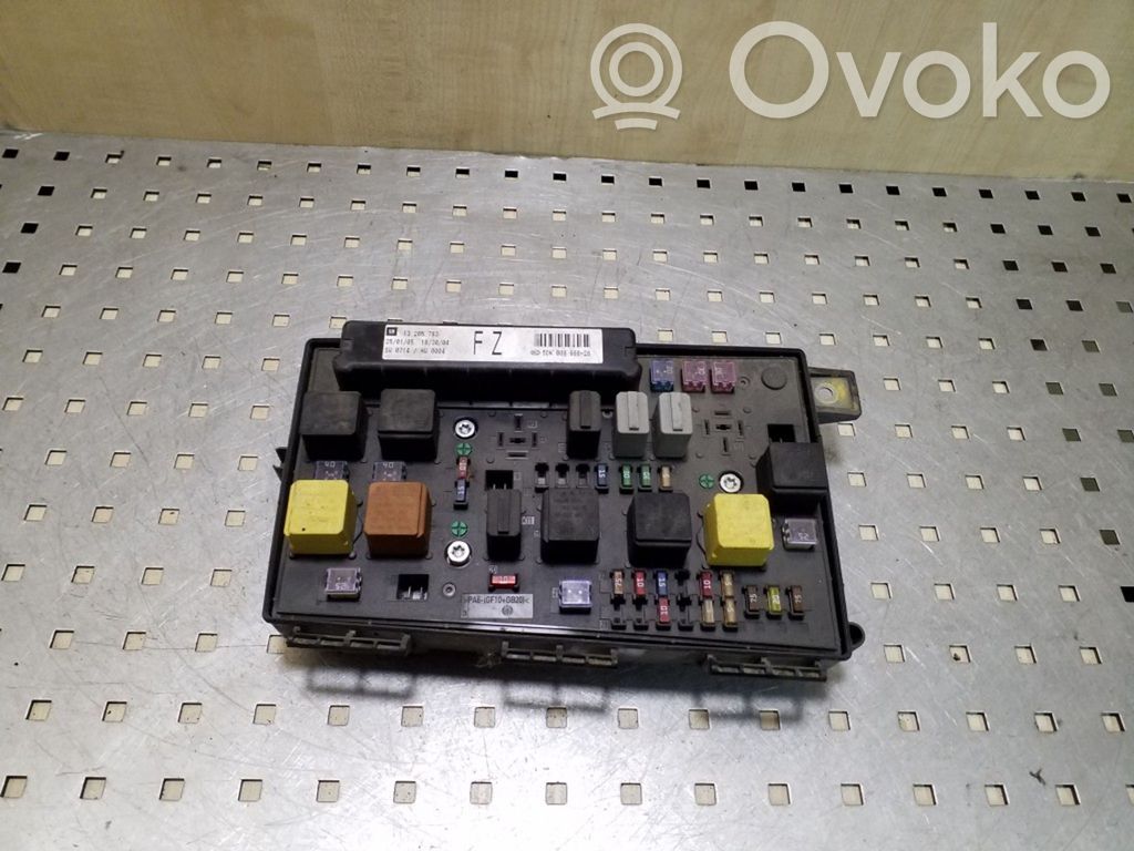 Opel Astra H Fuse module 