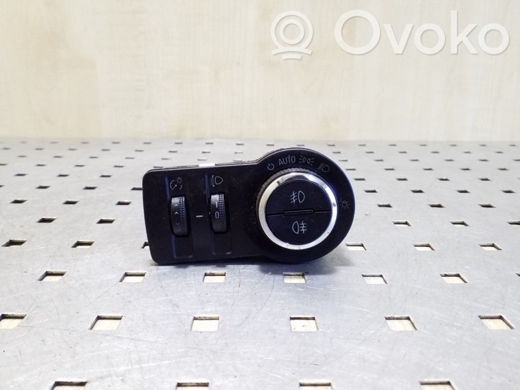 Light switch   13268694