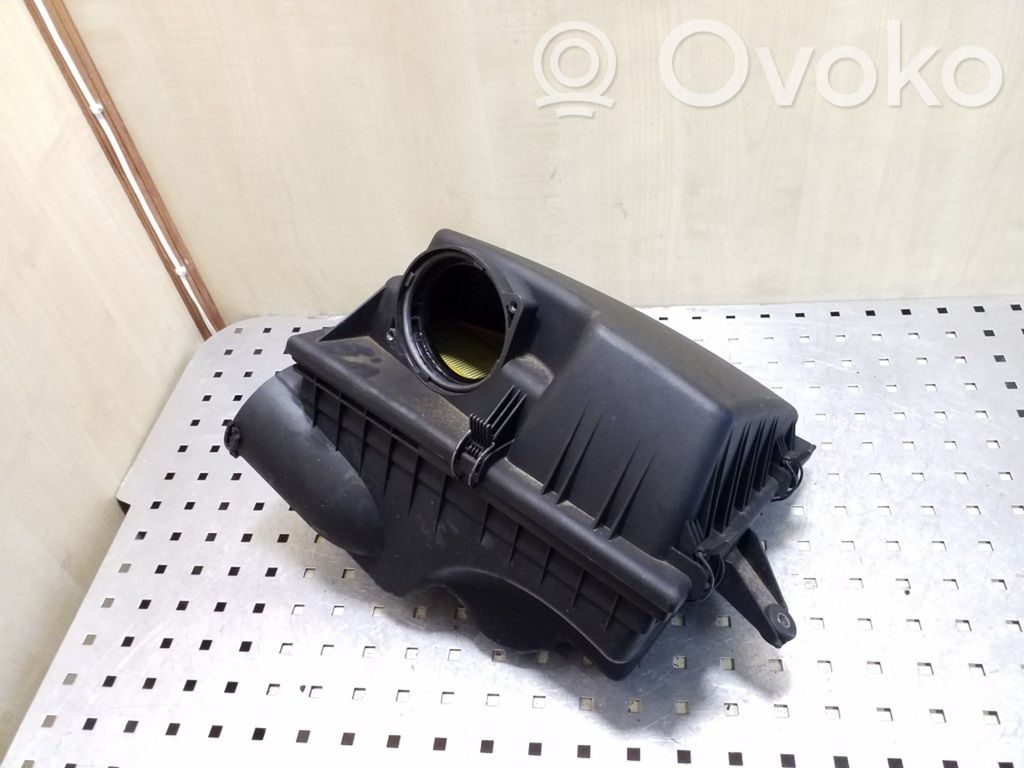 BMW 5 E60 E61 Air filter box 