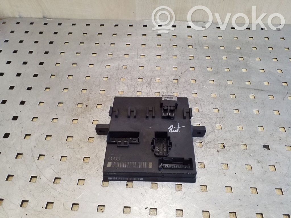 Audi A4 S4 B6 8E 8H Komforto modulis 