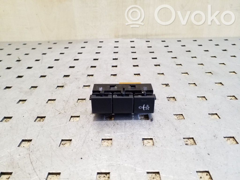 Peugeot 208 I Child safety switch 