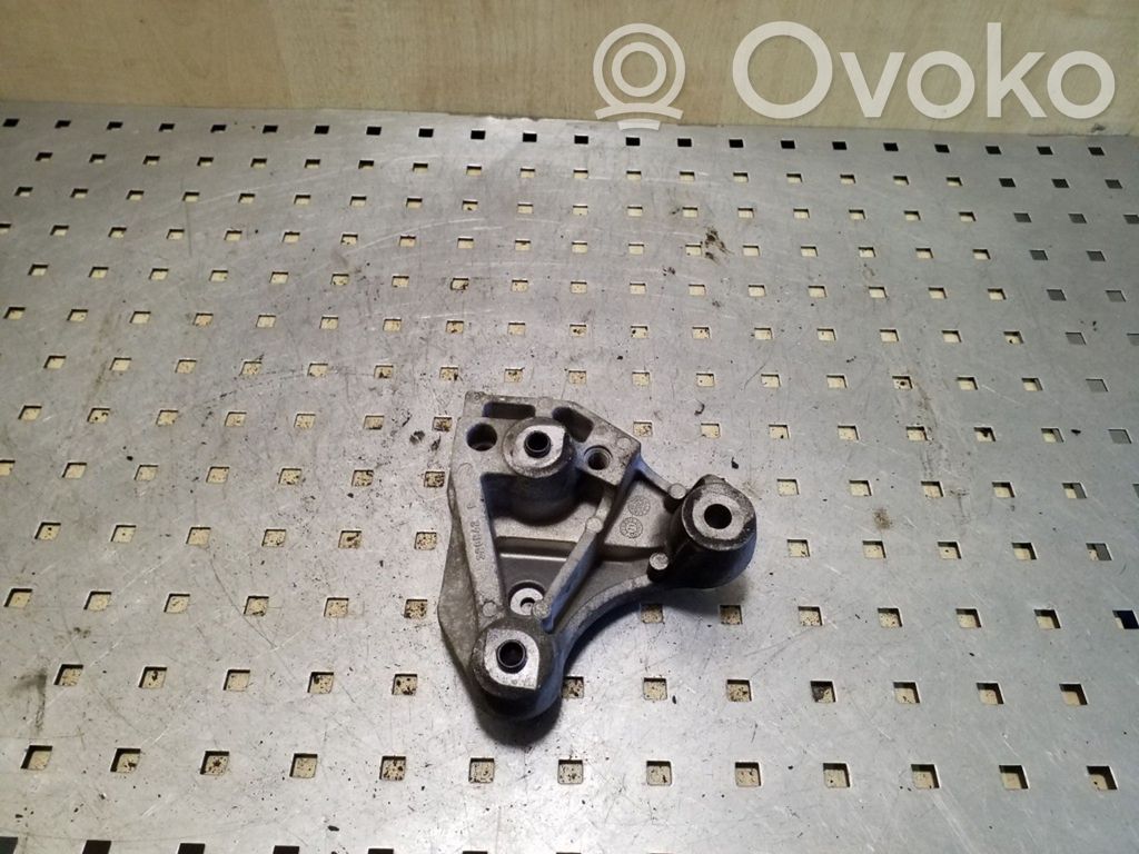 Peugeot 208 I Gearbox mounting bracket 