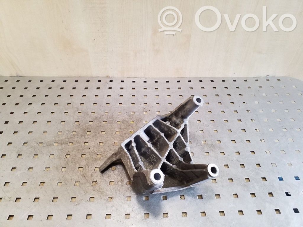 Opel Astra J Engine mounting bracket 