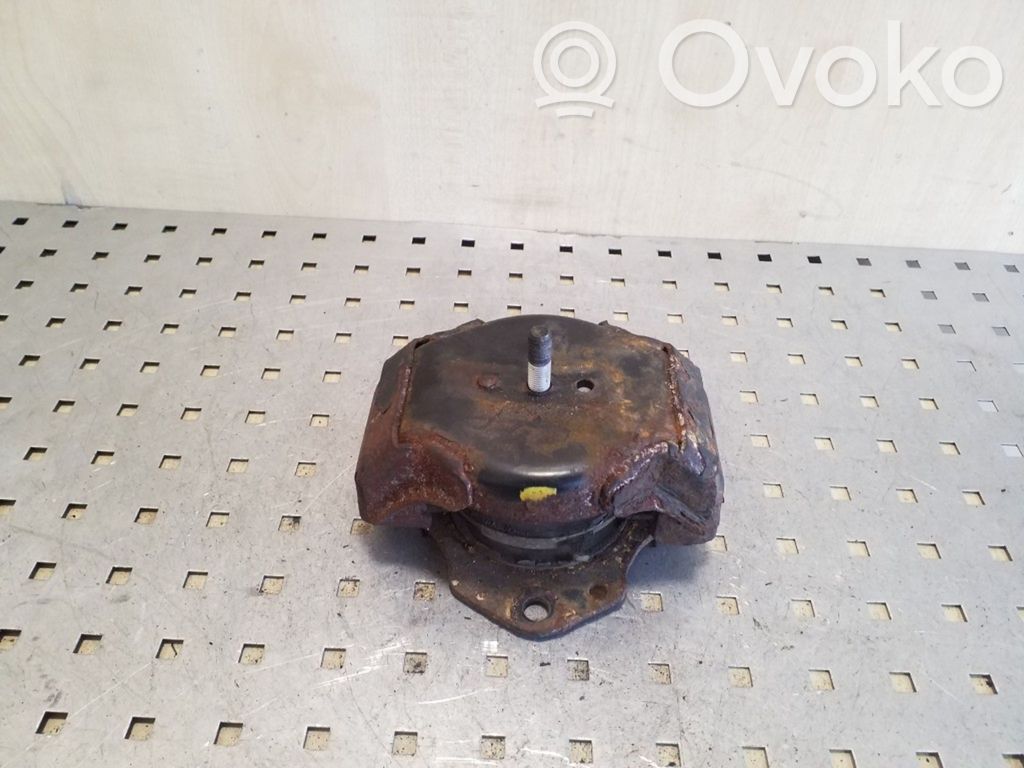 Mitsubishi Pajero Engine mount bracket 
