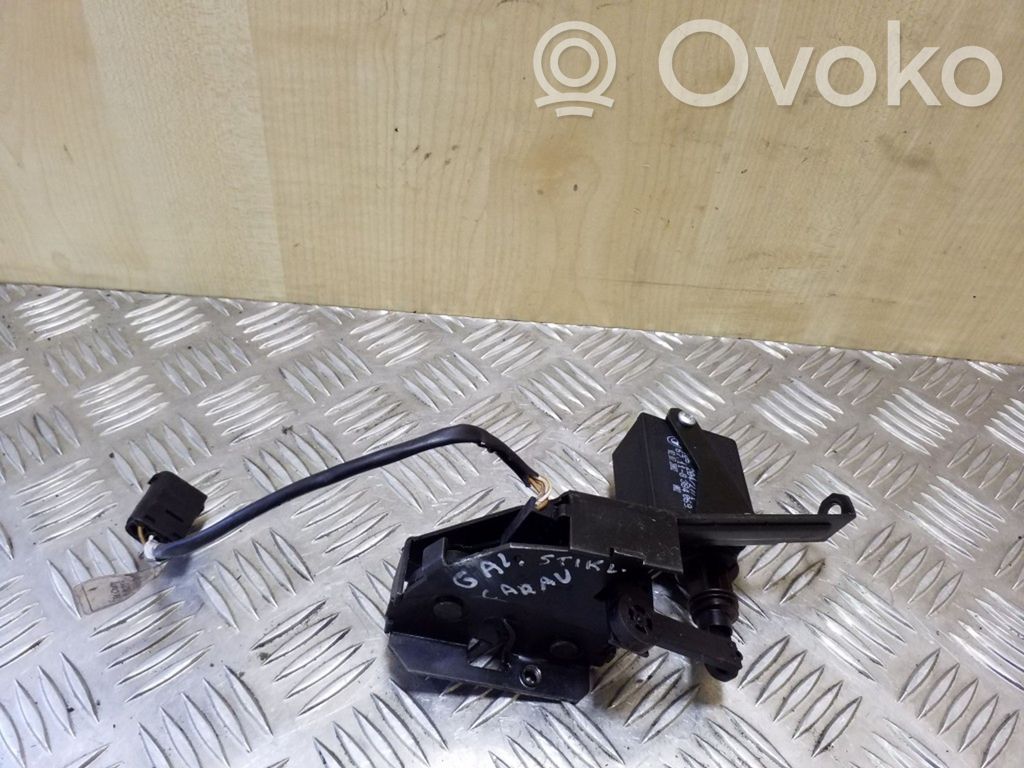 BMW 5 E39 Tailgate window lock/catch/latch 