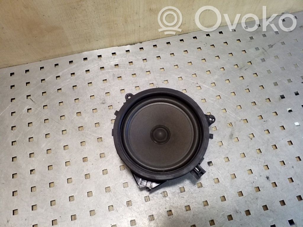 Volvo XC70 Rear door speaker 