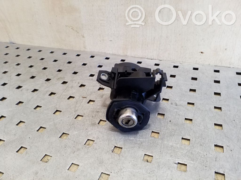 Tailgate exterior lock   51247117926