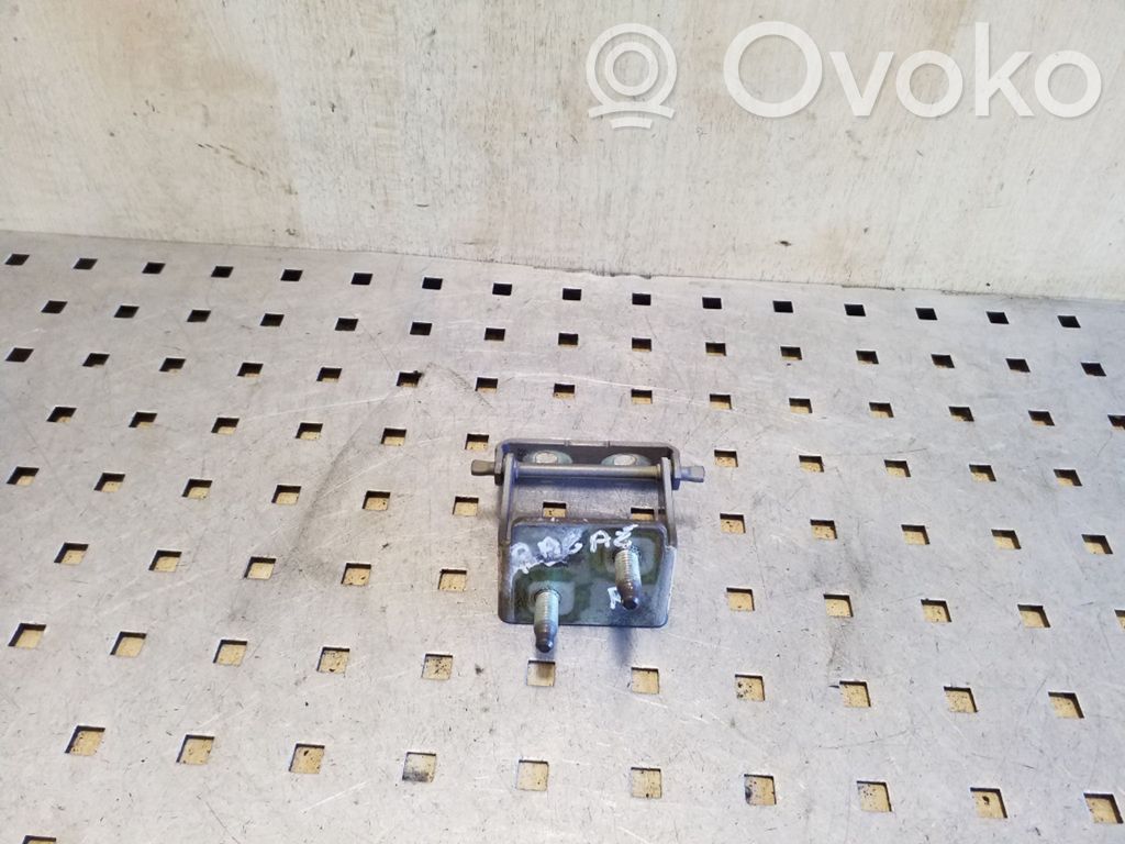 Ford Focus Tailgate/trunk/boot hinge 