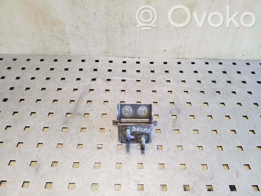 Ford Focus Tailgate/trunk/boot hinge 