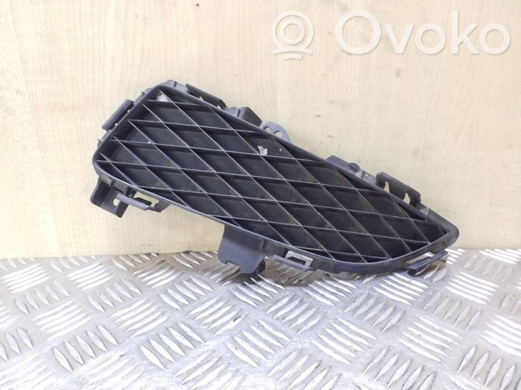 Mazda 3 I Front bumper lower grill 