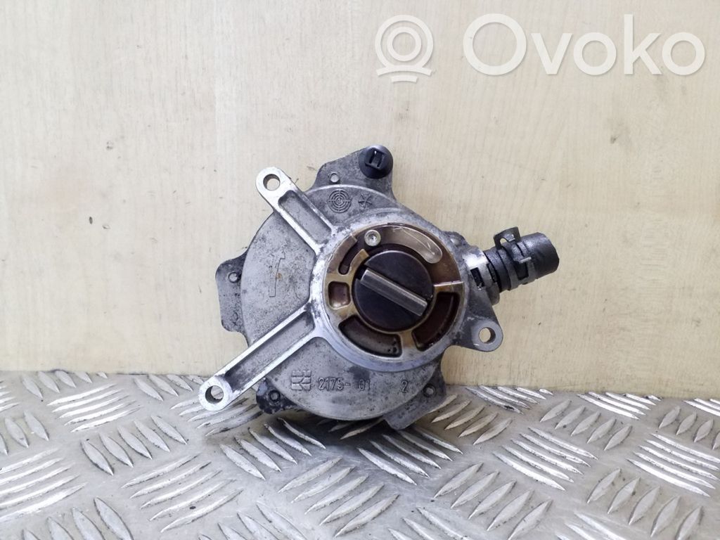 Audi A4 S4 B6 8E 8H Pompa podciśnienia 