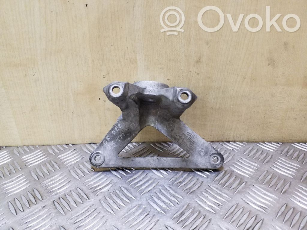 Audi A4 S4 B6 8E 8H Łapa / Mocowanie skrzyni biegów 